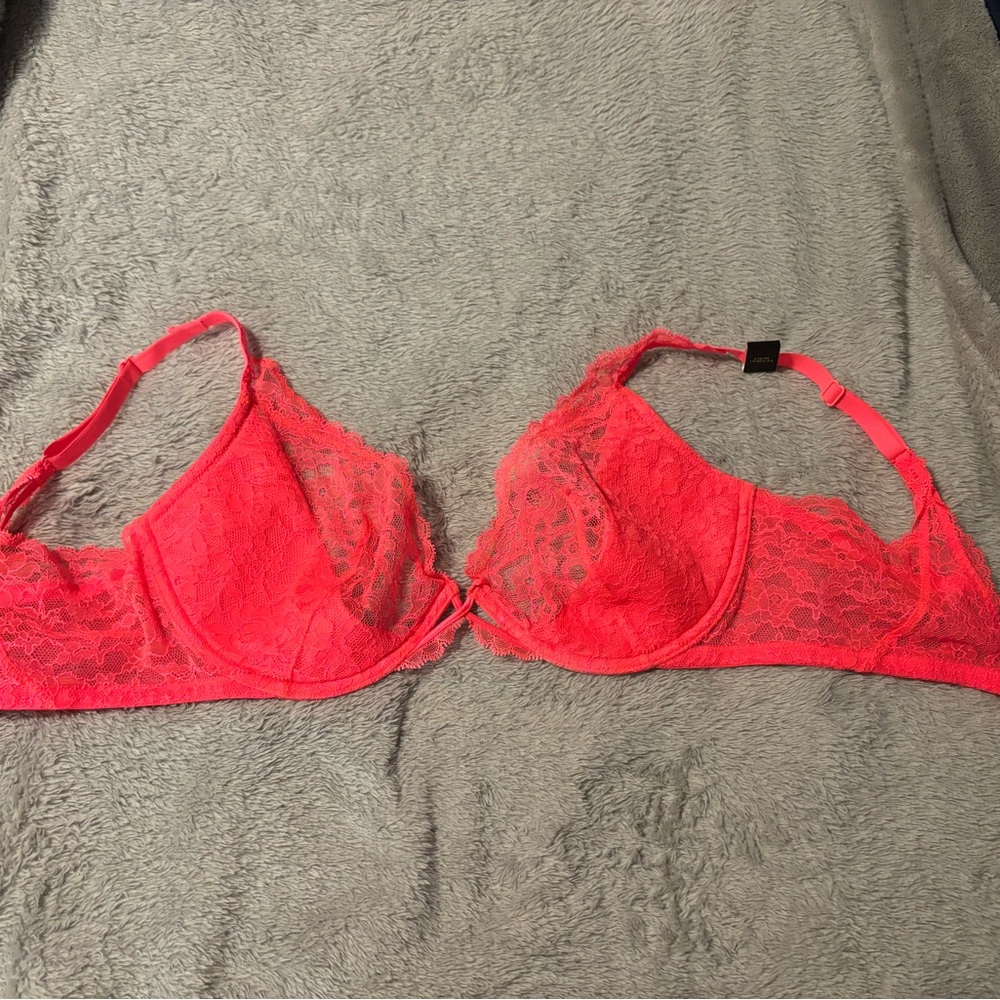 Lace Underwire Bra in Vibrant Red
